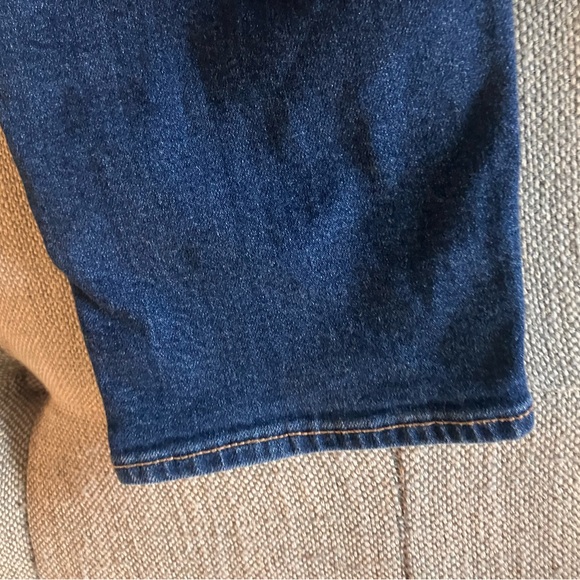 American Eagle Mom stretch Jean 12 - Picture 4 of 7
